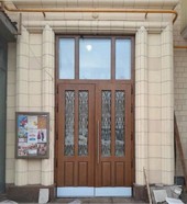 Большая дверь для парадной