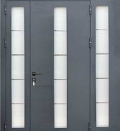 Металлическая широкая трёх створчатая дверь