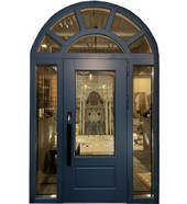 Арочная входная дверь для загородного дома